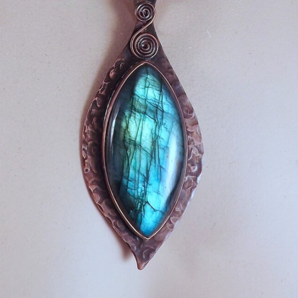 Patrician Art Labradorite Necklace